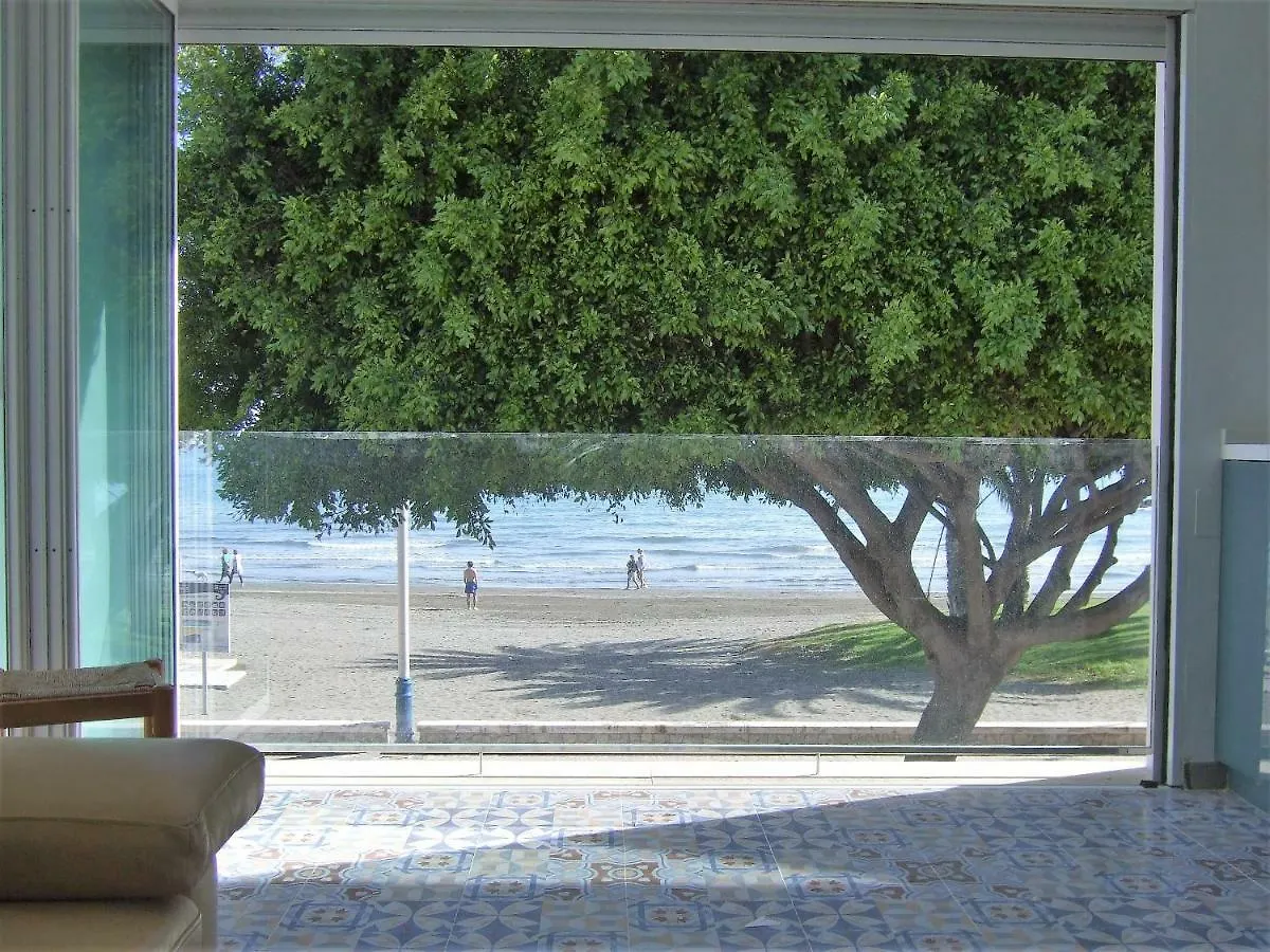 Beachfront House Малага